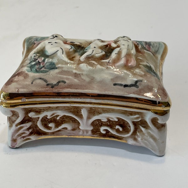 Capodimonte trinket box cherbus Italy