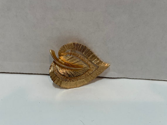 vintage Monet Leaf pin broach gold tone - image 9