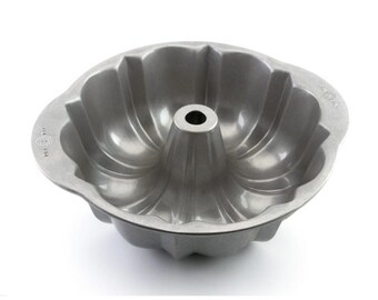 New Professional Nonstick Bundt Pan made in the USA