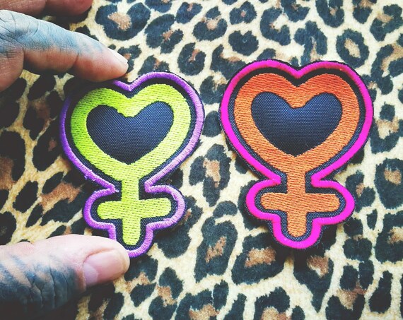 Embroidered patches in thread size 10x5 cm symbol woman heart 2 color options