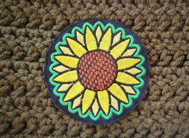 Sunflower patch Embroidered on thread 10 or 15 cm approximately