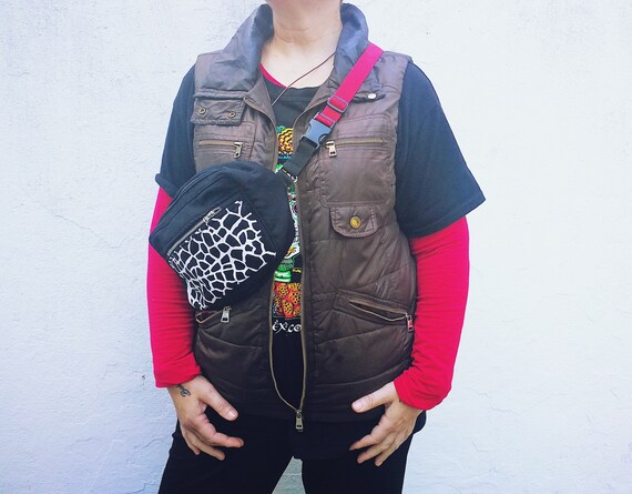 Crossbody bag. Hand-stamped Giraffe fabric. 100% handmade.