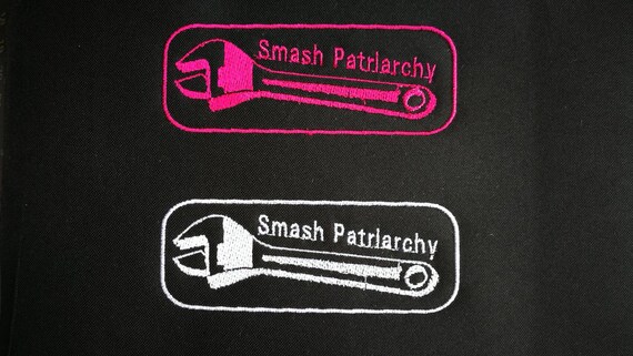 Patch embroidered in thread smash patriarchy size 9, 5x3, 5 cm 1 unit to choose white or fuchsia