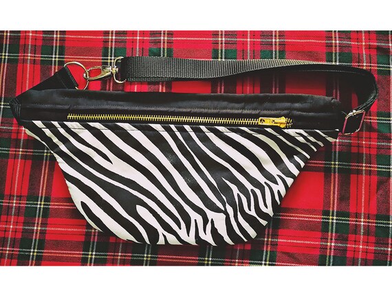 Shoulder Bag 1 Pocket Zebra fabric Comfortable and Sturdy. Metal Zipper (Silver/Silver, NON-GILDed) high quality.