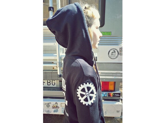 Patch Vinyl Eco-friendly Textile Gear + Skull. Remeshed with round shape. Size 16cm approx