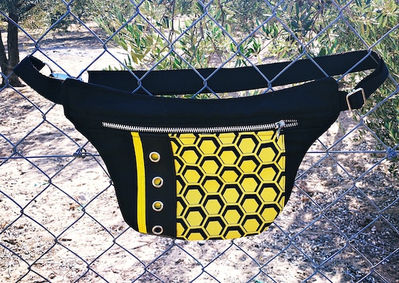 1 pocket pocket with metal zipper. Handmade Geometric Print of Honeycomb.