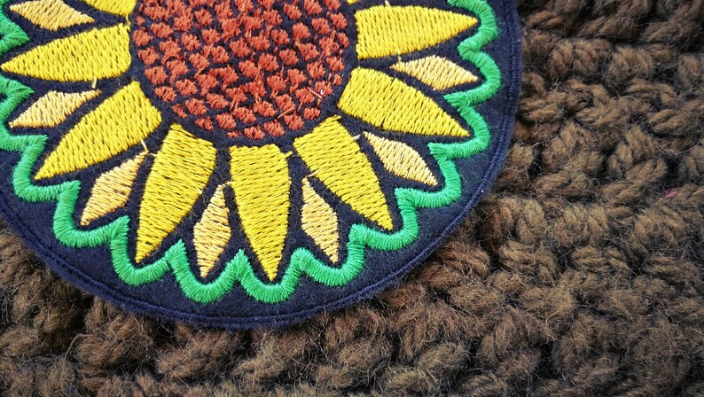 Sunflower patch Embroidered on thread 10 or 15 cm approximately