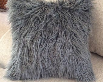 Almohada de piel, almohada de piel gris, almohada de piel sintética gris carbón, fundas de almohada, fundas de cojín grises, almohada de piel de 18 x 18, piel gris, Pillow Galorie