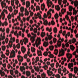 Puede incluir: Tela de estampado de leopardo rosa y negro con textura peluda.