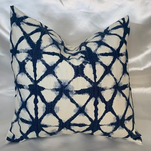 Blue Japanese Shibori throw Pillow cover - indigo tie dyed cushion cover, Blue Decorative Pillow cover, Linen cover, shibori blue sham