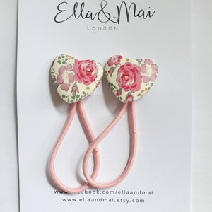 Bobbles de cheveux en forme de coeur, tissus liberty felicite, remplisseurs de bas, cadeau pour les filles, bobbles liberty, porte-queue de cheval, cadeau de Saint-Valentin