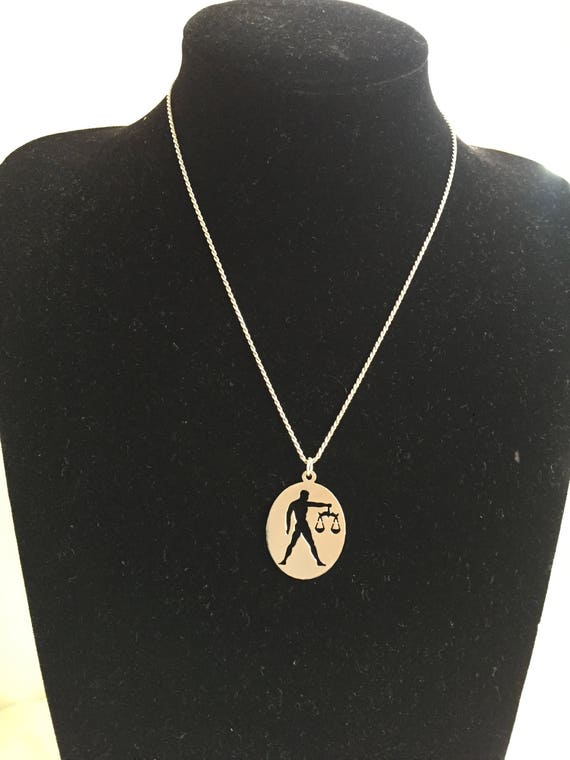 Pendentif Balance En Acier Inoxydable - Signe Du Zodiaque - 4.2 X 2.5 Cm - Occasion