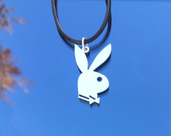 Collar Playboy, joyería de conejita, colgante de acero inoxidable color plata, joyería con el logo de la conejita Playboy, colgante Playboy, regalo Playboy, regalo para ella