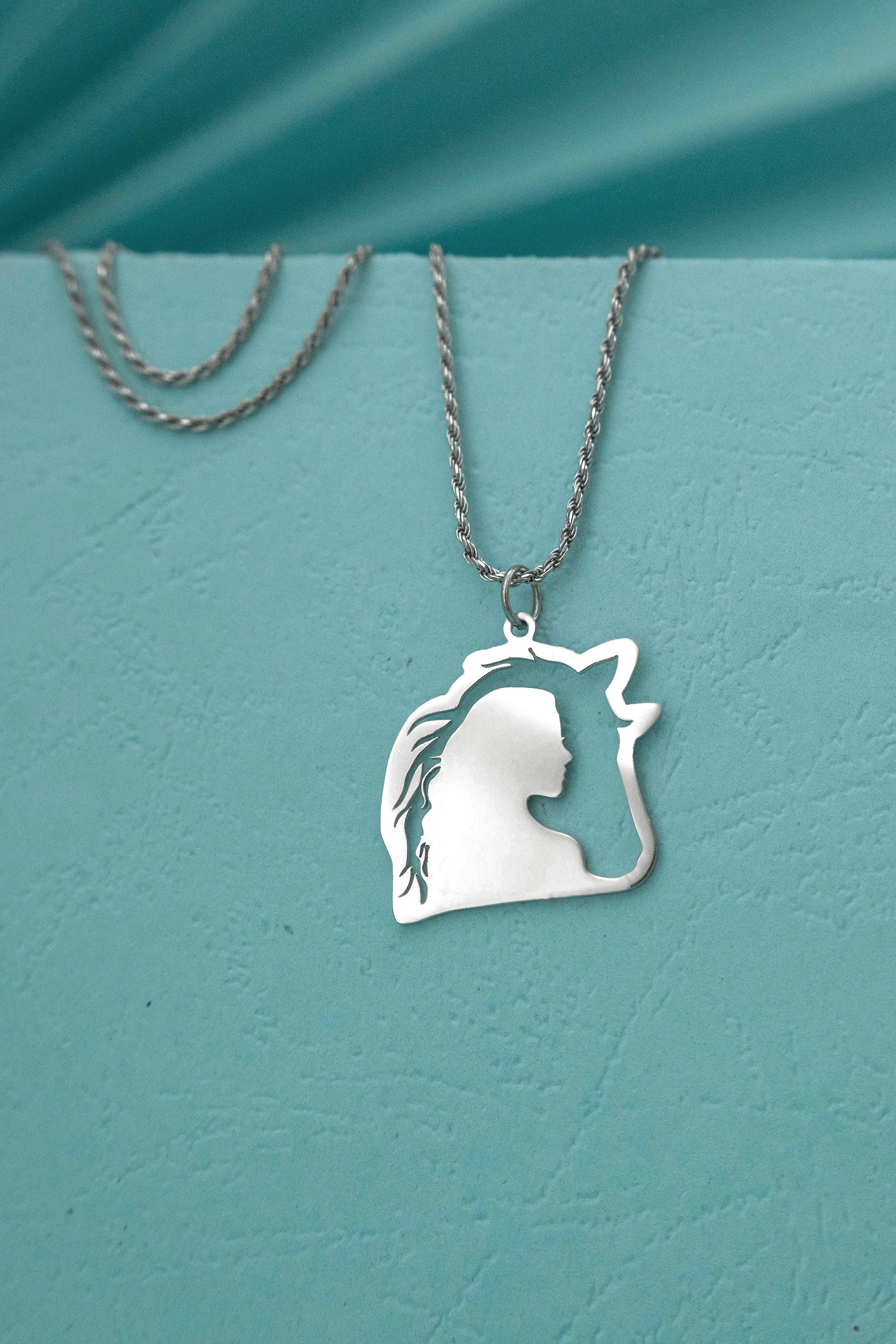 COLLANA CON CAVALLO A DONDOLO [ COLLANE COLLANA CON CAVALLO A DONDOLO [ COLLANE