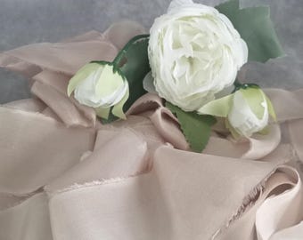 Nastro in chiffon di seta stropicciato tinto a mano: nastro per bouquet da sposa color champagne