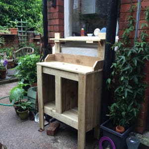Wooden Potting Bench for city gardens