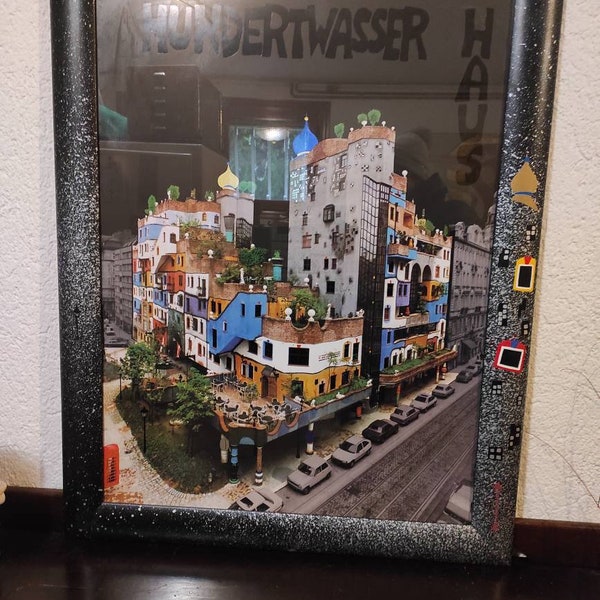 HUNDERTWASSER-HAUS, Poster with frame art