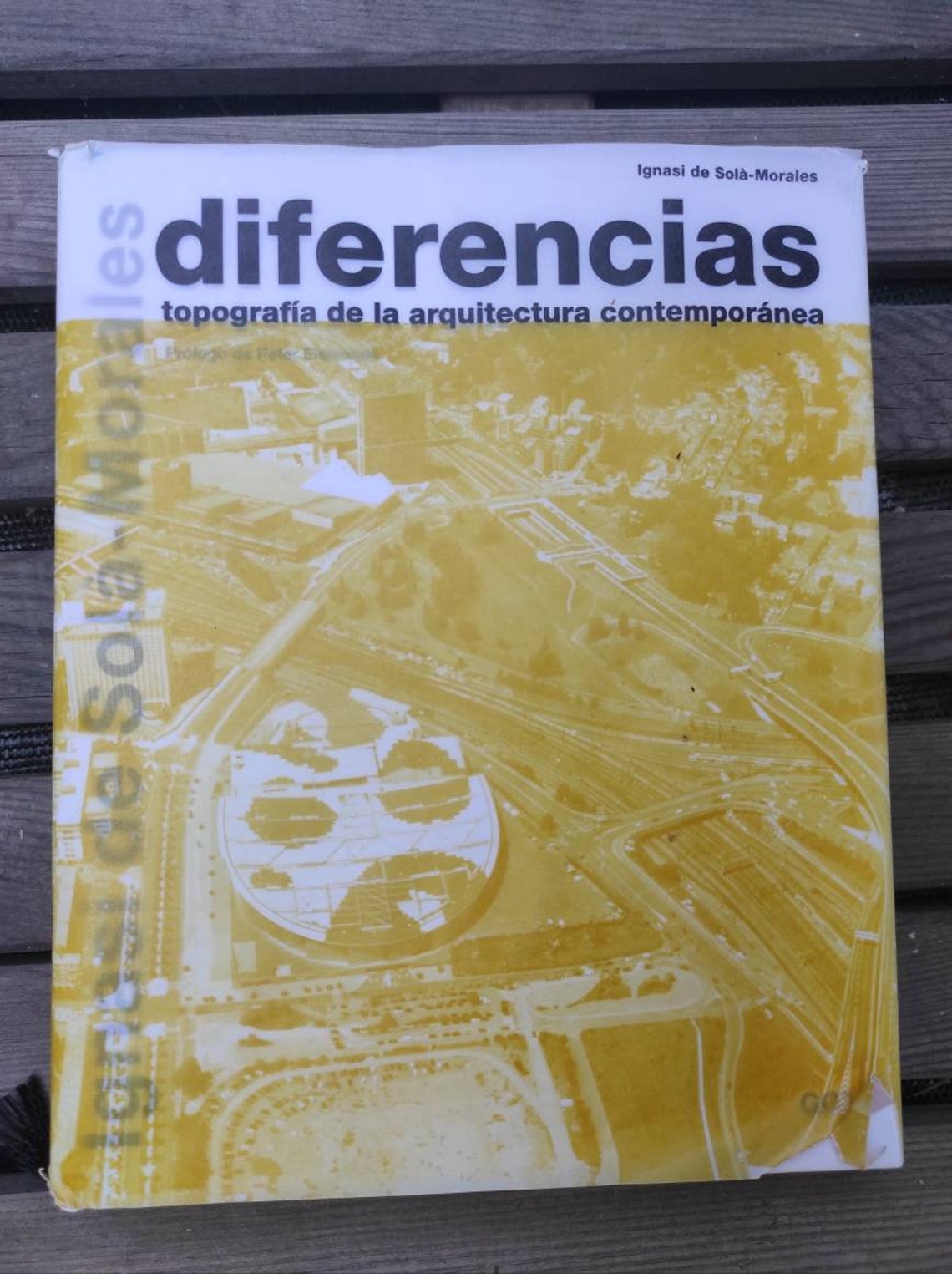 Ignasi De Solàmorales, Diferencias Topografía De La Arquitectura