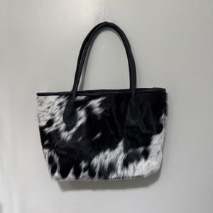 Zwart witte koeienhuid draagtas Premium haar op koeienhuid draagtas koeienhuid schoudertas westerse stijl tas koeienhuid dames boho draagtas moeder geschenken