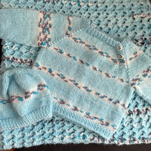 Handgemachte Babydecke in Blau! Super Squishy Decke, Pullover und Mütze!