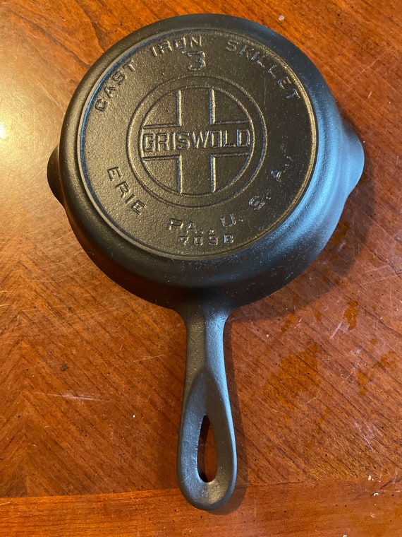 Griswold Iron Mountain #3 Cast Iron Egg Skillet with Heat Ring