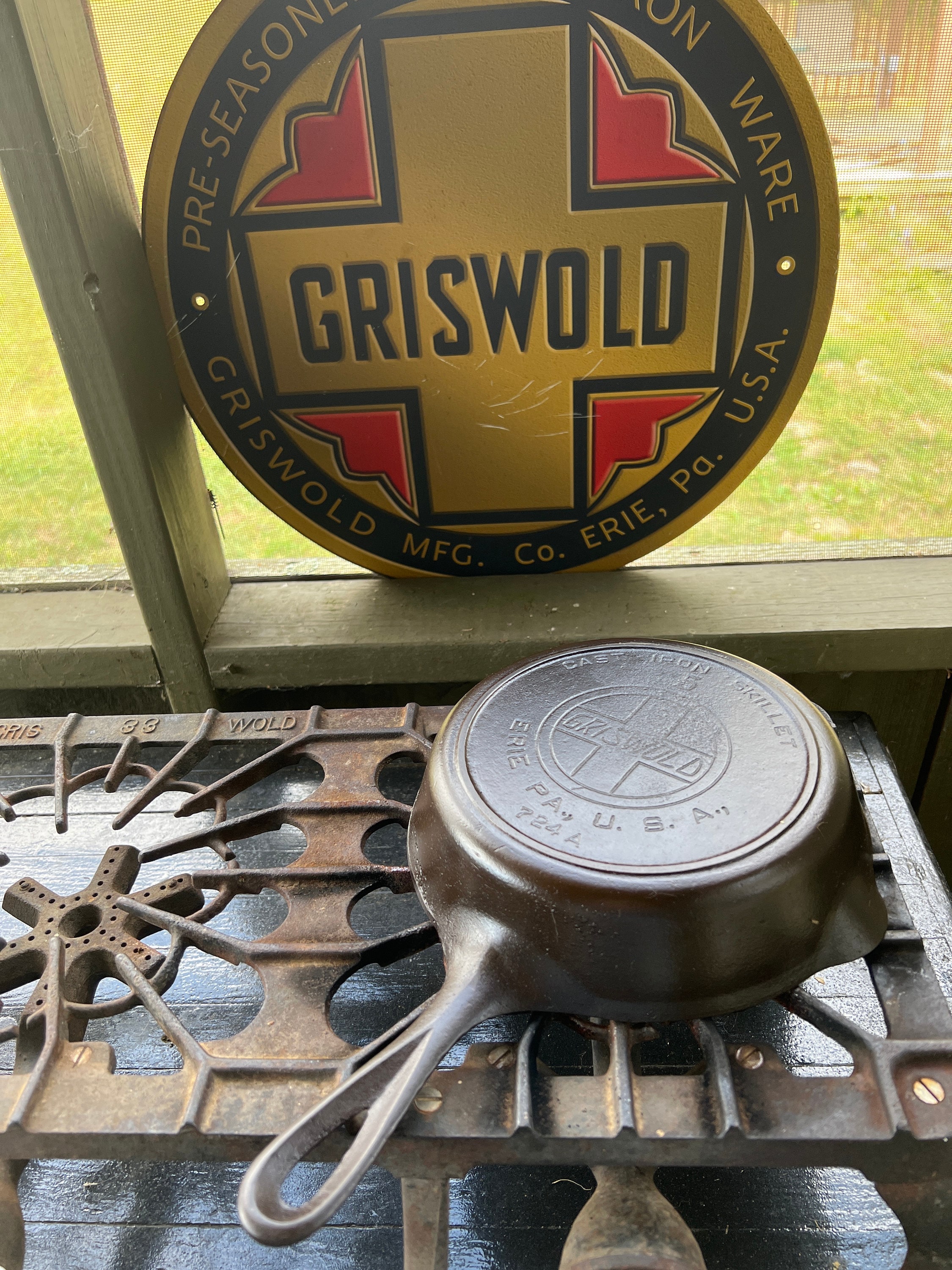 Vintage Griswold Cast Iron Skillet #5- Large Slant Logo- 724A W