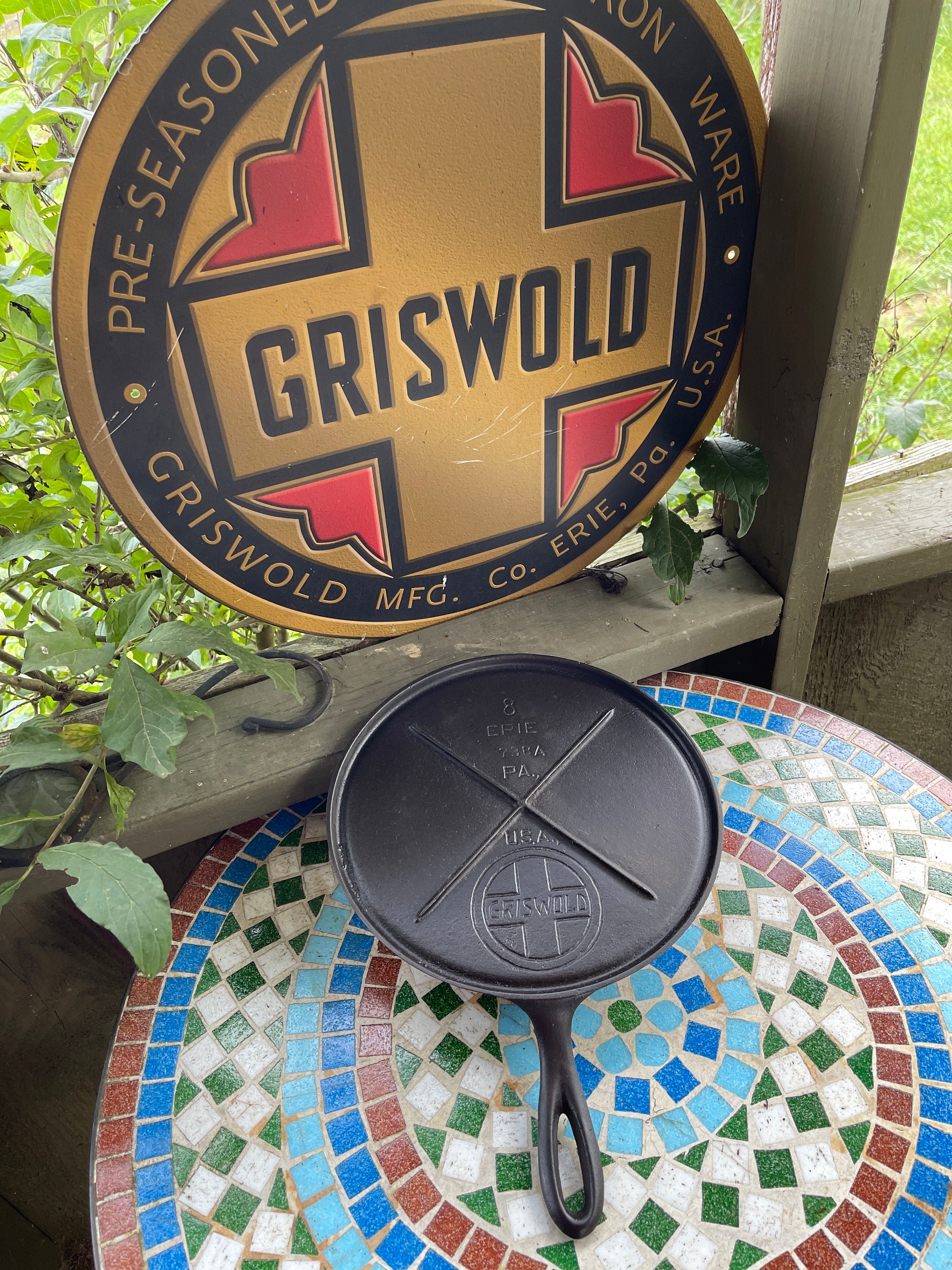 Vintage Griswold Cast Iron 8 Large Block Logo Round Griddle 738