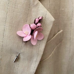 Flower blossom lapel pin, flower pin, flower boutonniere, floral boutonniere, groomsmen button hole, wedding boutonniere, cherry blossom