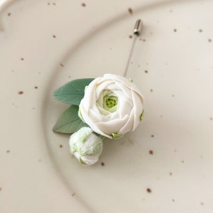 Wedding flower lapel pin ivory flower lapel pin white flower boutonniere groom lapel pin floral buttonhole men brooch suit lapel pin