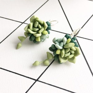 Green succulent earrings, botanical earrings, plant jewerly, succulent jewerly, miniature plant earrings, mint succulent earrings green earr