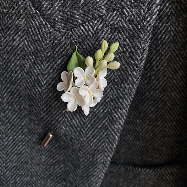 Flower lapel pin for men, white lilac lapel pin, wedding boutonniere , groom lapel pin, men brooch, floral lapel pin, white pin, buttonhole