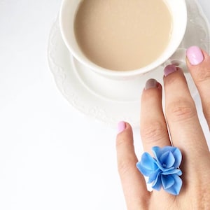 Blue hydrangea ring, botanical ring, delicate ring for rustic wedding, botanical jewelry, wood wedding ring, Blue flower ring