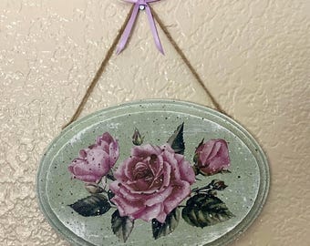 Arte murale per la mamma, Arte murale sospesa, Regalo per la nuova casa, Decorazione murale per l&#39;ingresso, Arte murale per il soggiorno, Insegna murale per la cucina, Decorazione murale con rose, Arte murale viola, Regalo