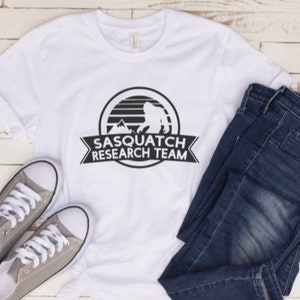Sasquatsch Research Team.Outdoor Iron On.Hiking Shirt Decal.Mountain Shirt Sticker.Camping Patch.Kayak Lovers.Gift.Pimp Your Old Clothes.
