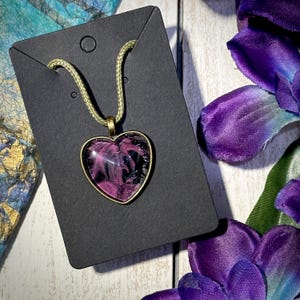 Heart Leaf Handcrafted Pour Paint Fluid Art Necklace in Pink and Black