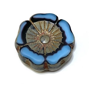 22 x 7 mm Fleur d'hibiscus hawaïenne Pervenche Picasso (1 perle) Perles en verre tchèque taillées pour la table. Vendu à l'unité Perles de créateurs tchèques