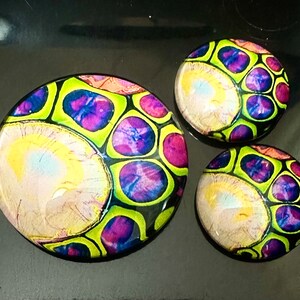 Abstract Cabochon 35mm with 2(18mm) pieces #3C