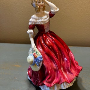 Beautiful & Rare Vintage Paragon Porcelain Lady Figurine ~ Spring ~ Potter To The Queen Mother ~ Made in England