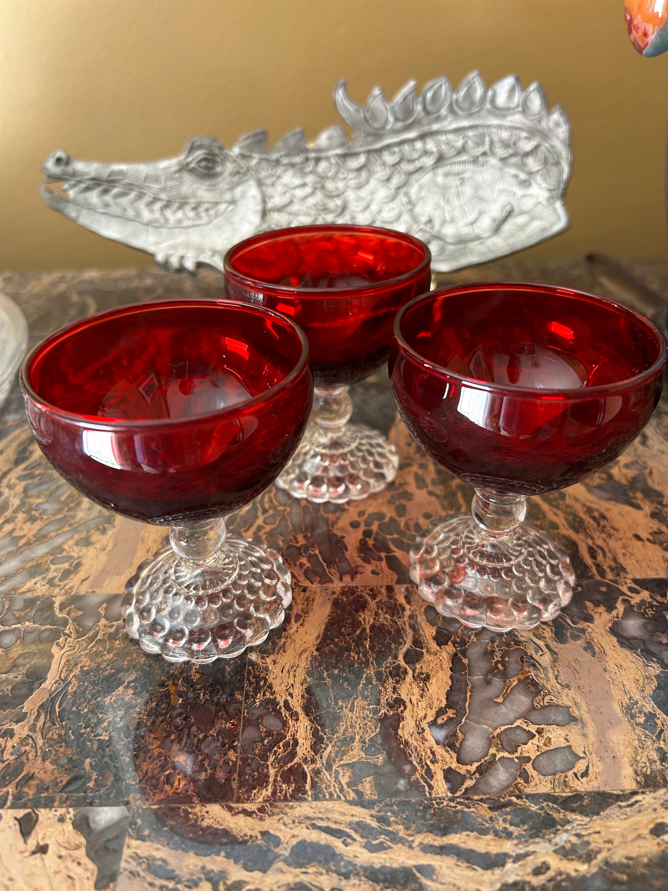 1pc Creative Glass Cocktail Glass, Puffer High Glass, Tilted Red
