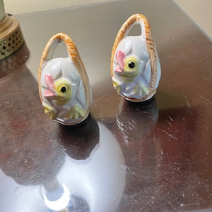 Cute Vintage Duckling Hatching in a Egg Basket  Salt & Pepper Shakers ~ Fun Easter / Spring Shakers