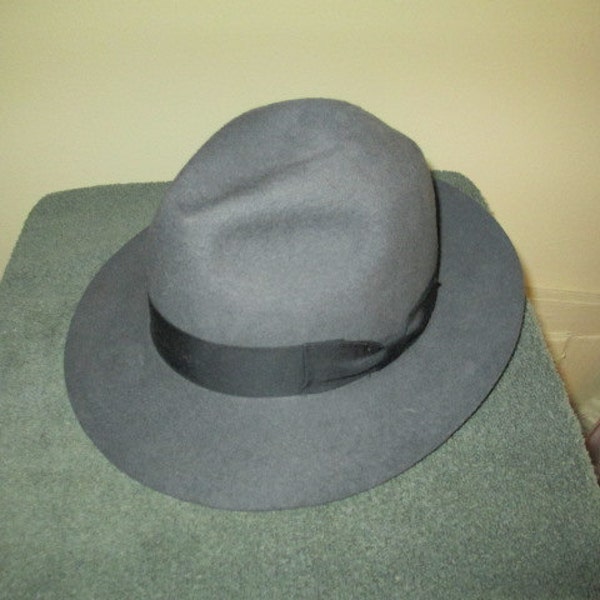 Very Nice Gray Fedora Hat / Men's Size M