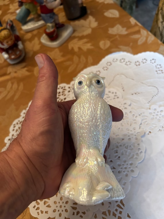 アンティーク雑貨 Vintage Westmoreland Owl Paperweight Lovely Vintage Westmoreland Iridescent Pearl White Owl