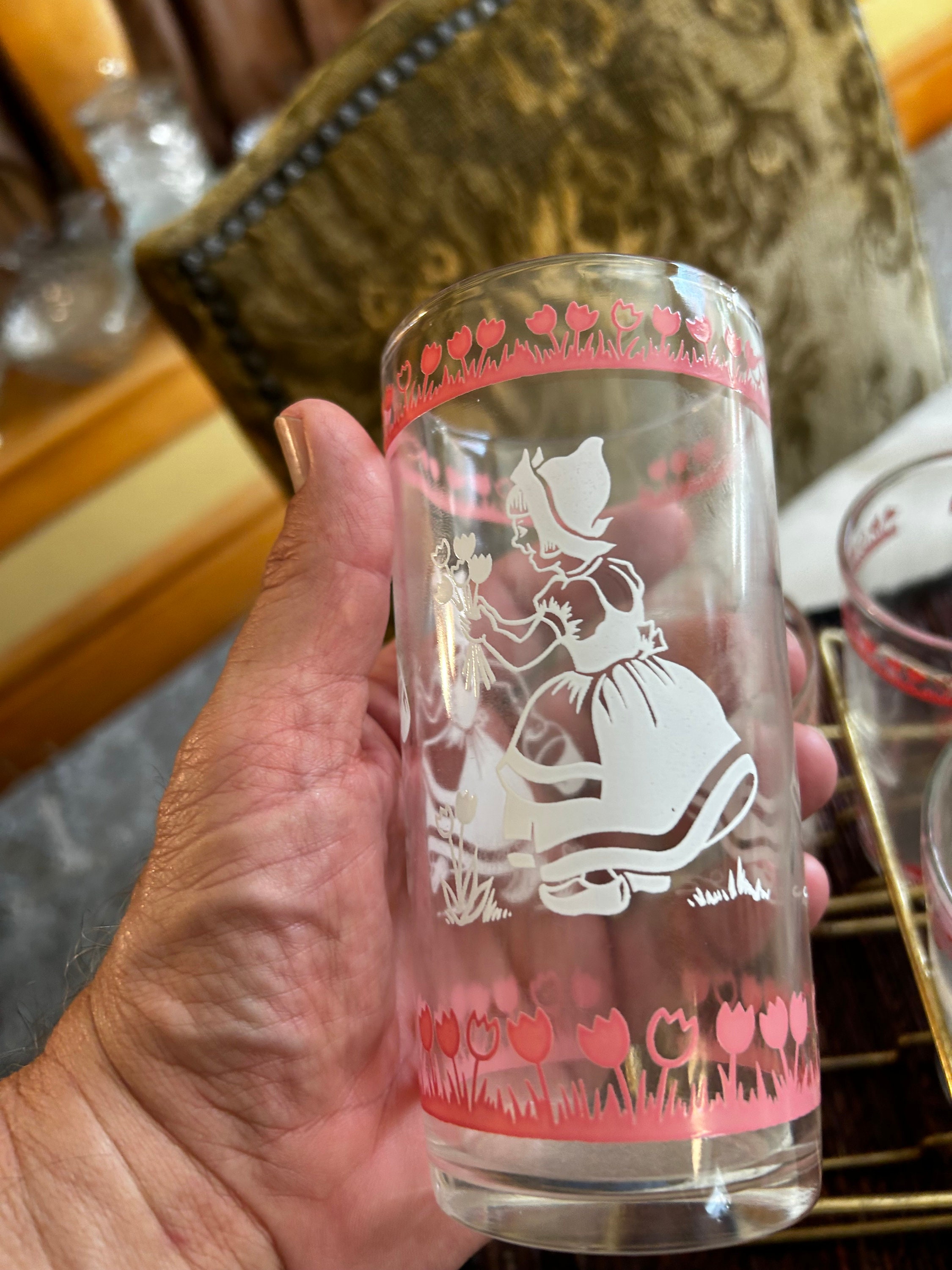 Vintage SWANKY SWIG Mid Century Pink and White Dutch Girl & Tulips ...