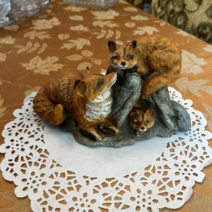Figura de la familia o guarida de Fox ROC de gran calidad ~ Porcelana pintada a mano ~ ¡Muy bonita!