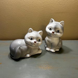 Big Eye Cat Figurine - Etsy