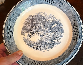 Plato para hornear tartas azul de 25 cm (10 pulgadas) de Currier & Ives, estilo vintage ~ Principios de invierno / Patinaje sobre hielo ~ Royal China, EE. UU.
