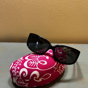 Vintage Vera Bradley Elizabeth Pirouette 031 Black Paisley Frame and Dark Grey Lens Sunglasses / Summer Ready