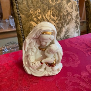 Lovely Vintage Lefton Mary Holding The Christ Child Music Box ~ Beautiful High Quality Holiday Treasure