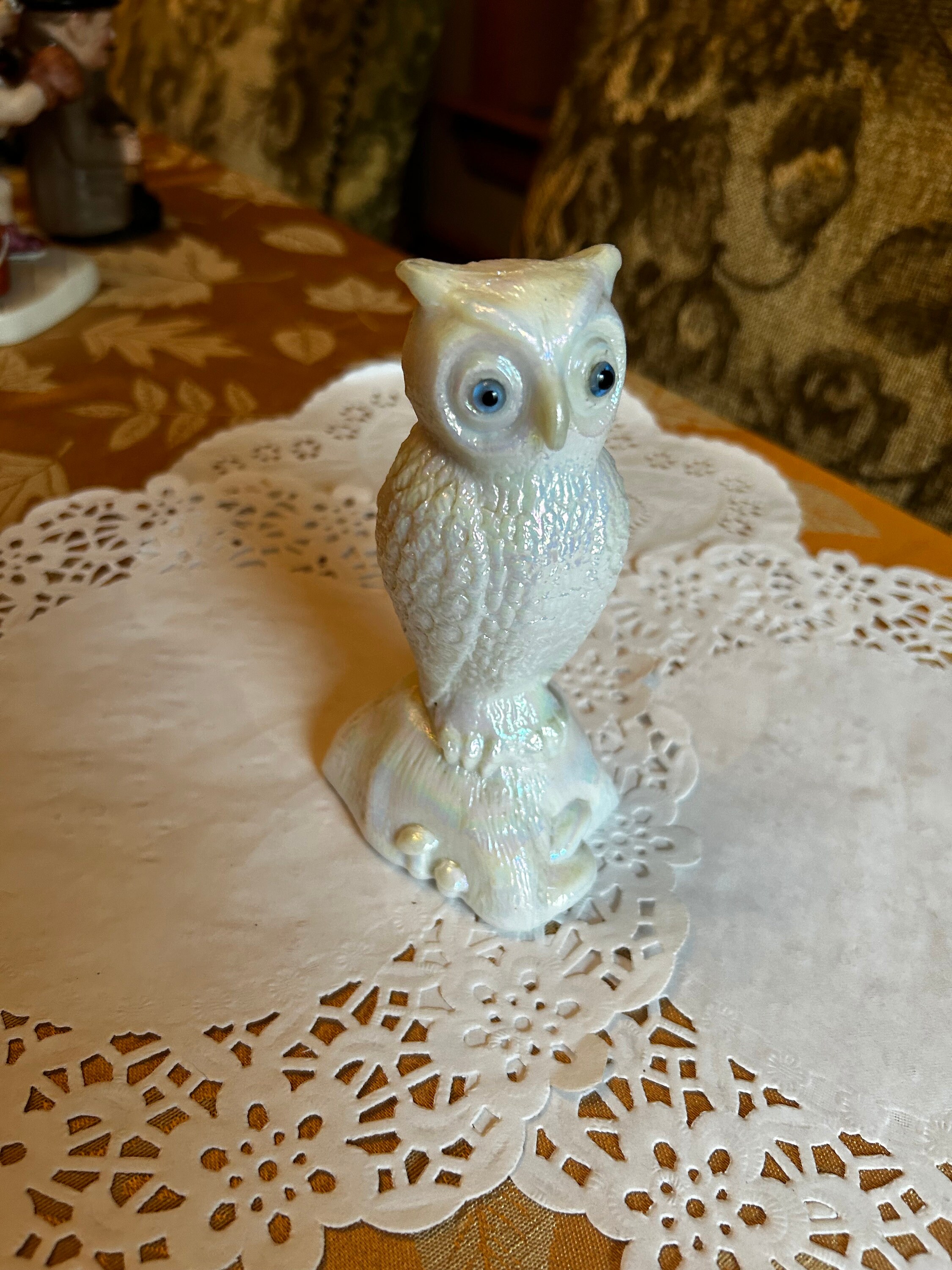 アンティーク雑貨 Vintage Westmoreland Owl Paperweight Lovely Vintage Westmoreland Iridescent Pearl White Owl