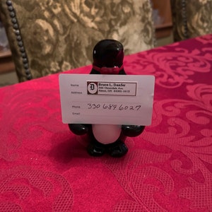 Hermoso tarjetero de pingüino / tarjetero de visita ~ Cerámica pintada a mano ~ Muy lindo